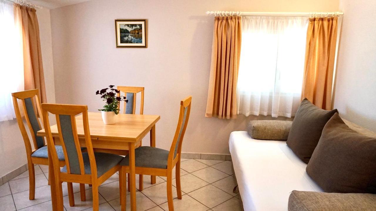 Apartments Maris Starigrad Paklenica Ngoại thất bức ảnh