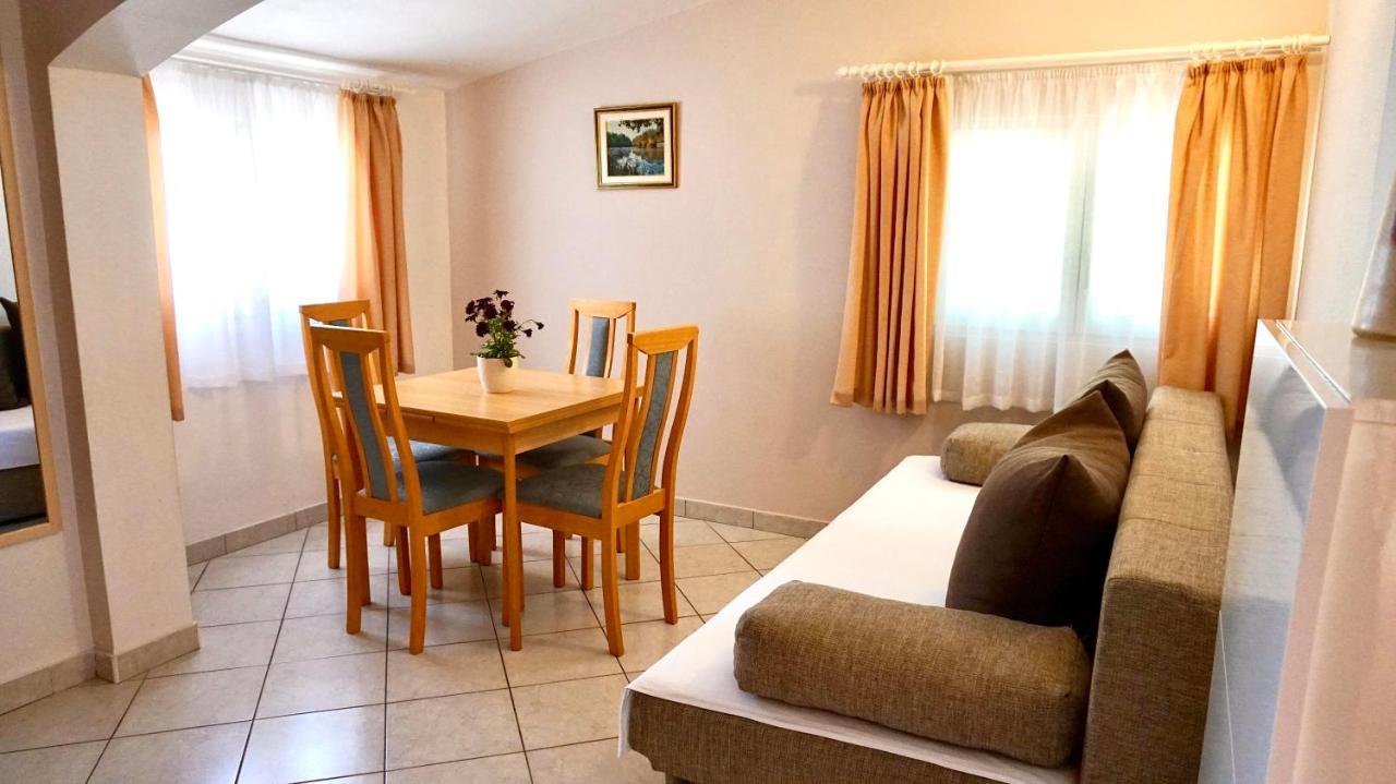 Apartments Maris Starigrad Paklenica Ngoại thất bức ảnh